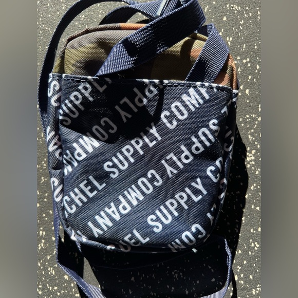 Hershel Supply Company Cruz Crossbody Shoulder Bag Camo and Navy - Picture 4 of 7
